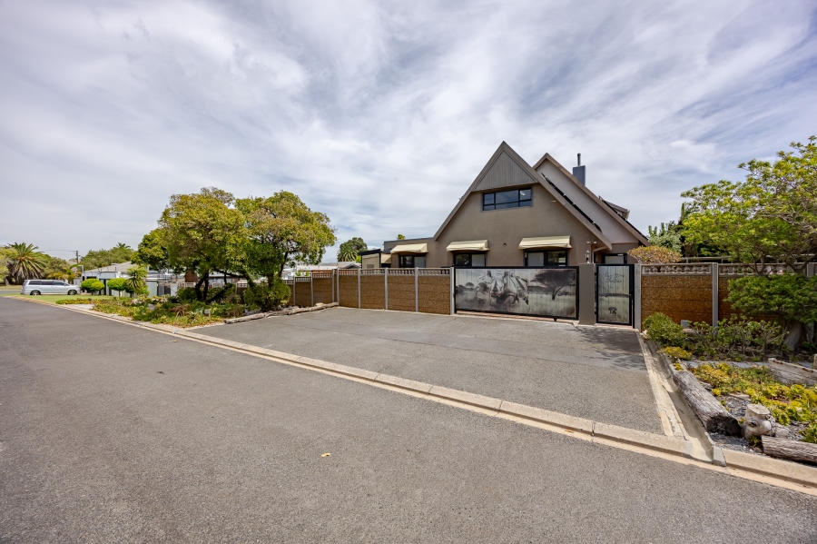 6 Bedroom Property for Sale in Flamingo Vlei Western Cape